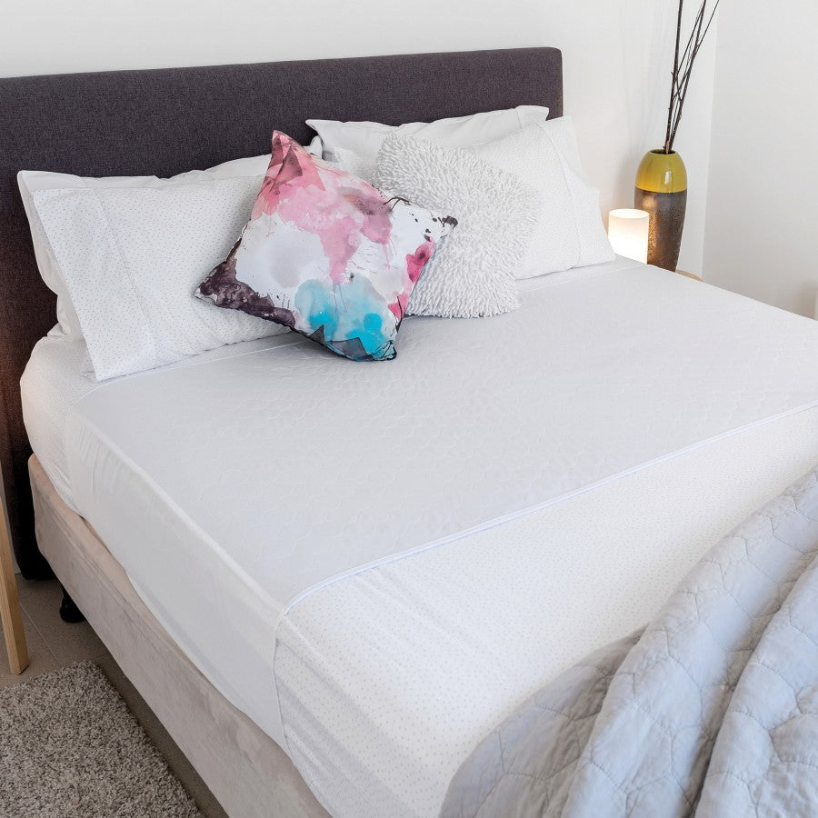 Conni X-wide Reusable Bed Pad with Tuck-ins - White